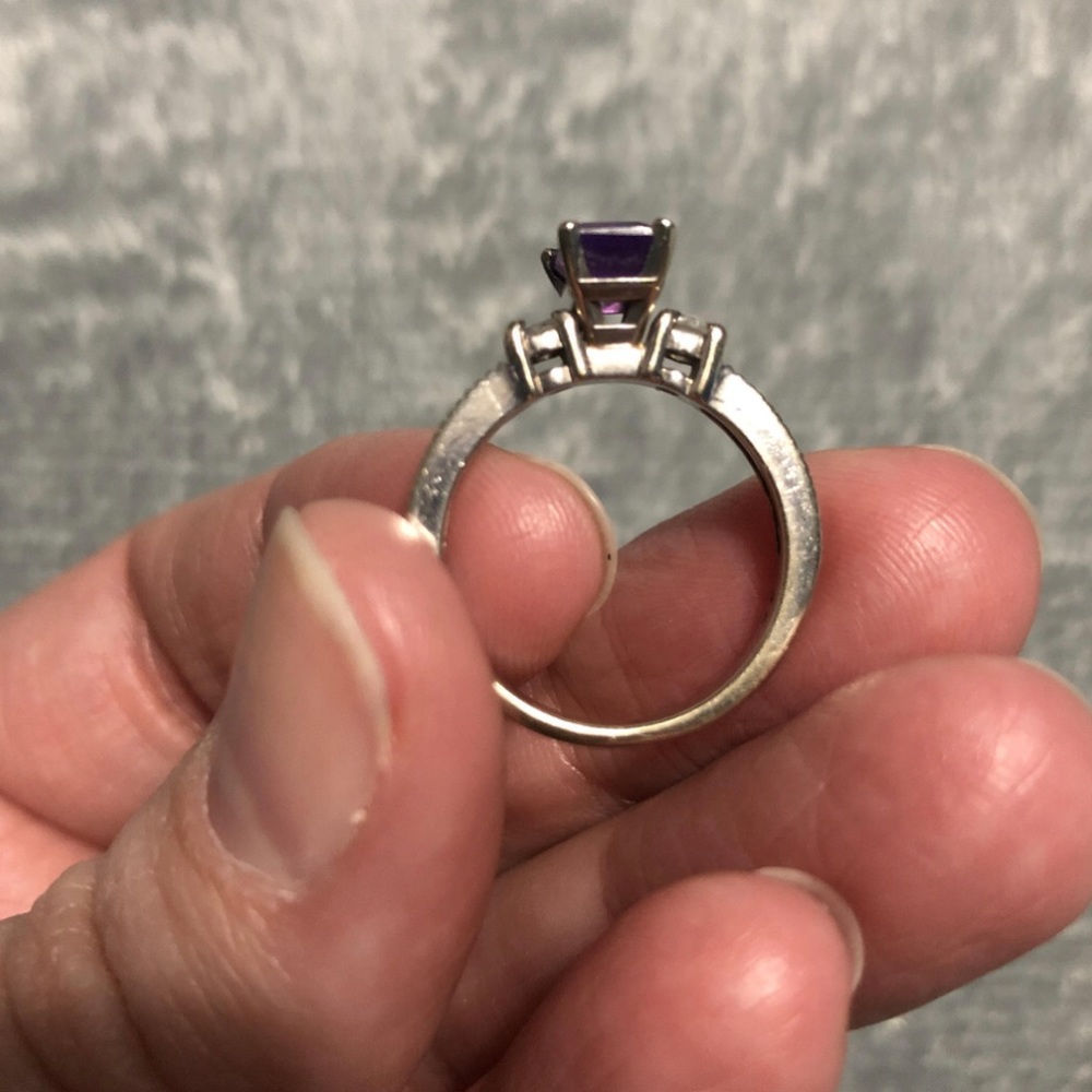 Beautiful Amethyst Ring - Picture 3 of 10
